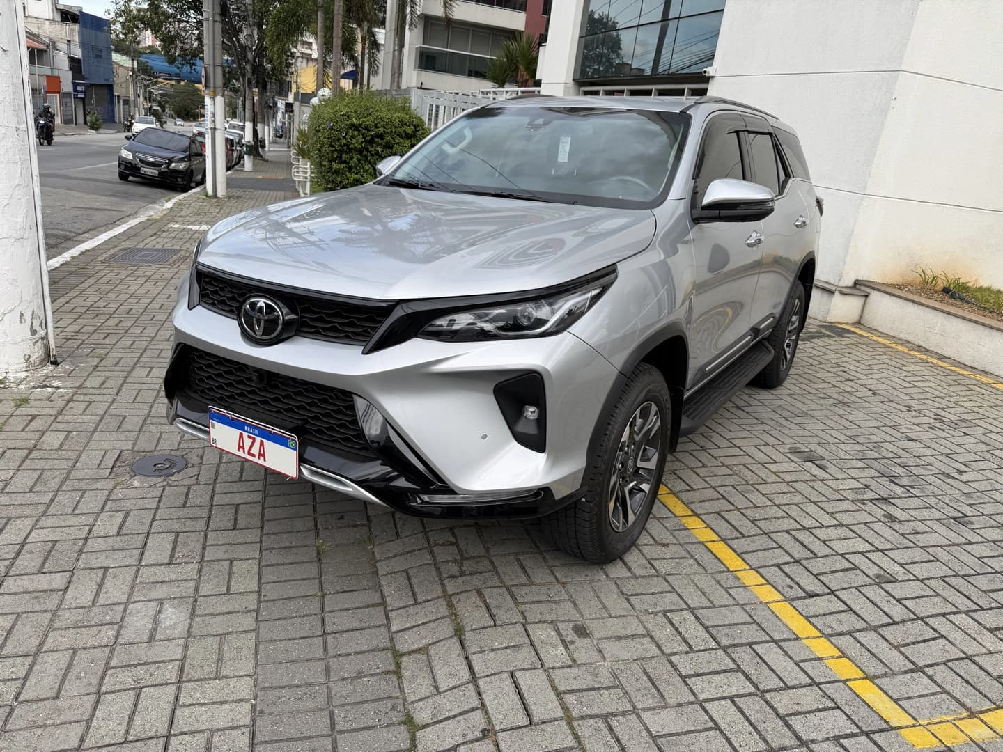 TOYOTA HILUX SW4 2.8 D-4D TURBO DIESEL SRX PLATINUM 7L 4X4 AUTOMÁTICO 2