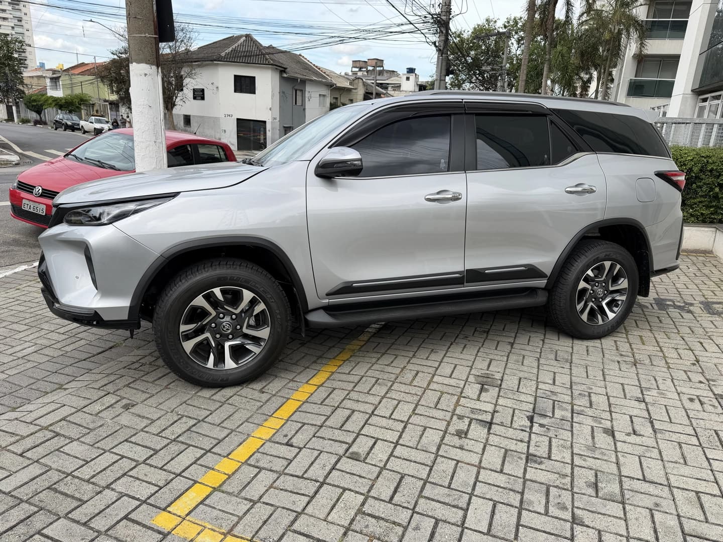 TOYOTA HILUX SW4 2.8 D-4D TURBO DIESEL SRX PLATINUM 7L 4X4 AUTOMÁTICO 4