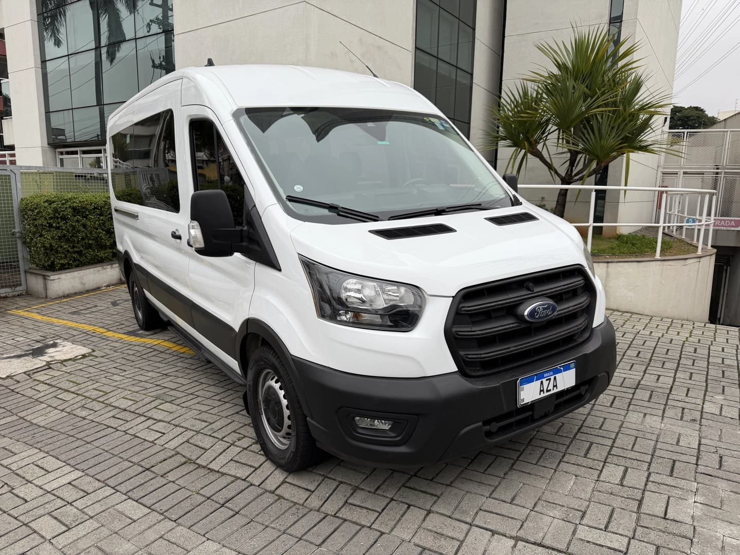 FORD TRANSIT 2.0 ECOBLUE DIESEL MINIBUS 14+1 410L MANUAL 3