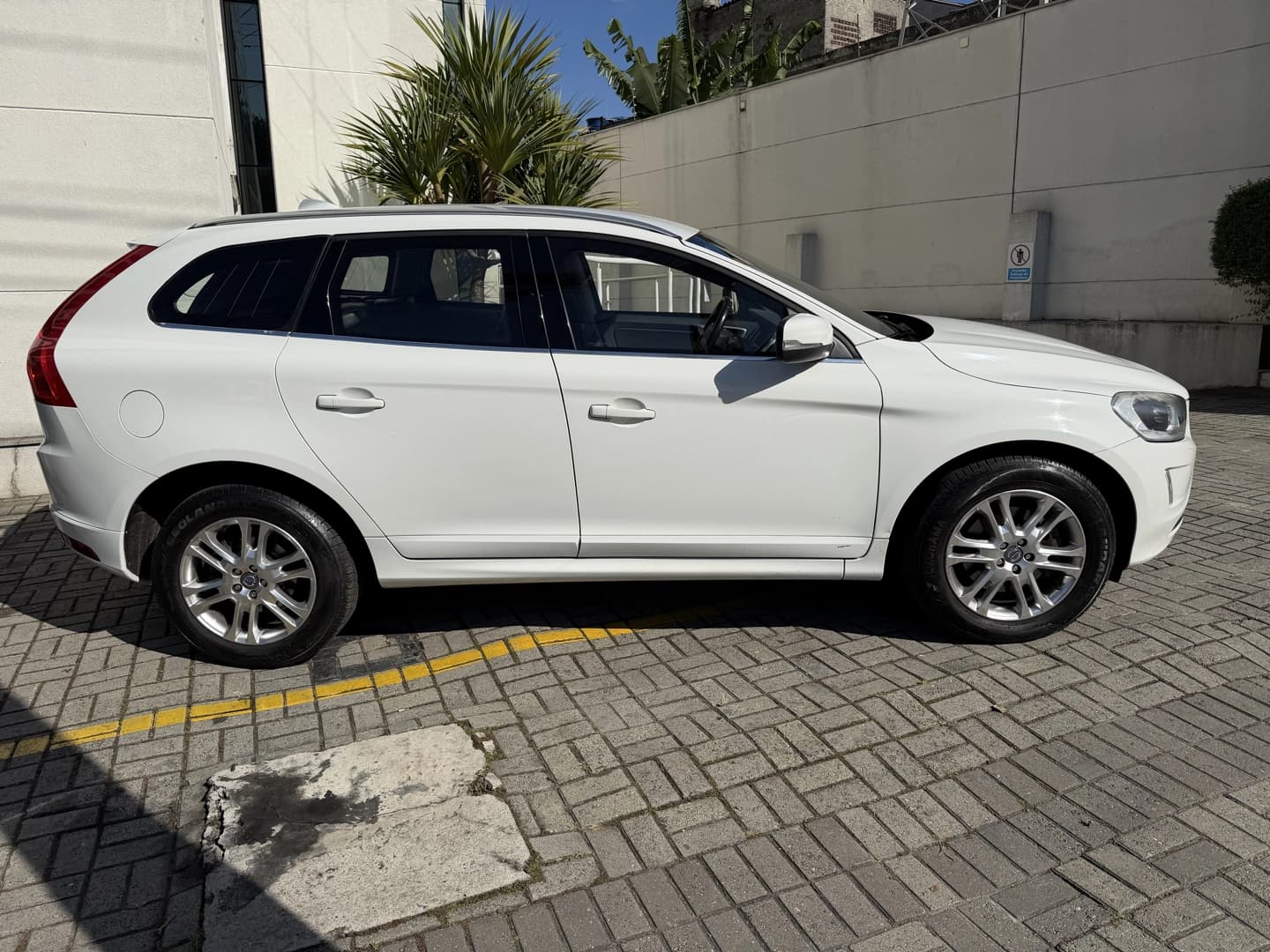 VOLVO XC60 2.0 T5 DYNAMIC FWD TURBO GASOLINA 4P AUTOMÁTICO 5