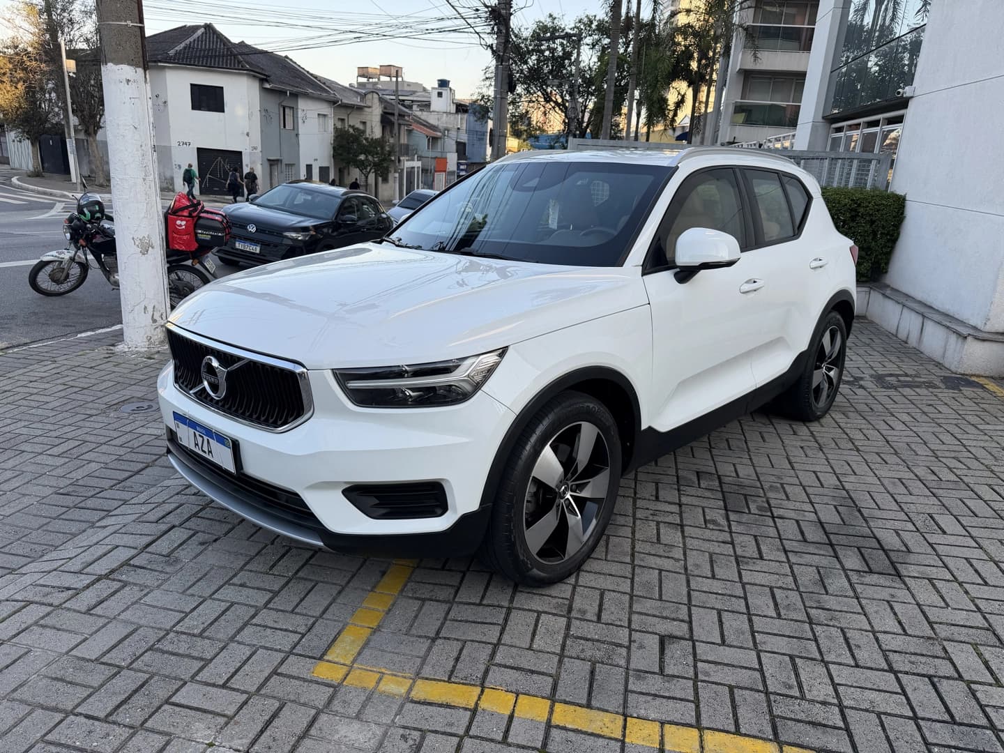 VOLVO XC40 2.0 T5 GASOLINA MOMENTUM AWD GEARTRONIC 2