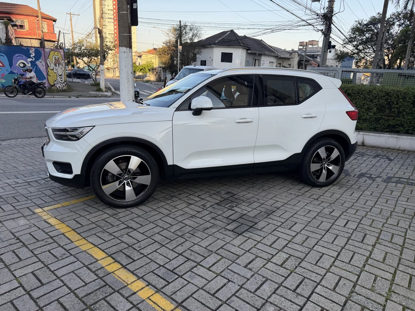 VOLVO XC40 2.0 T5 GASOLINA MOMENTUM AWD GEARTRONIC 4