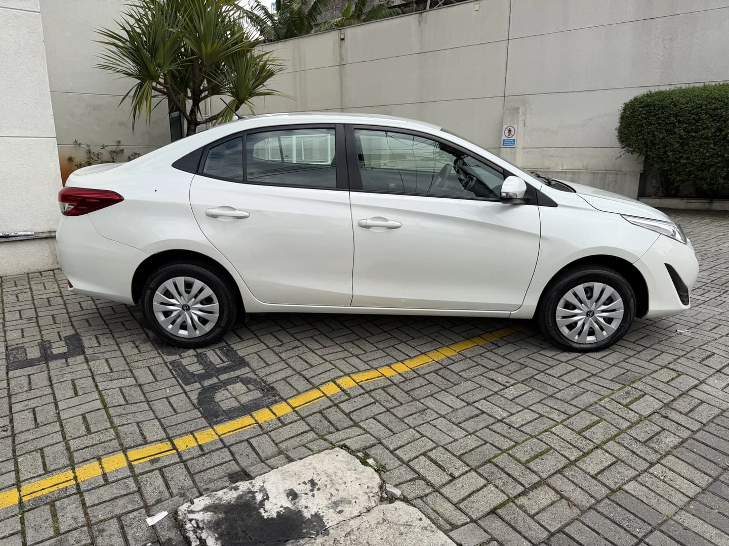 TOYOTA YARIS 1.5 16V FLEX SEDAN XL MANUAL 5